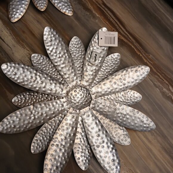 2 Tin Flower Decor Set Silver& Gold Petals Wall Hanging Light Weight 11" Round - Picture 6 of 6